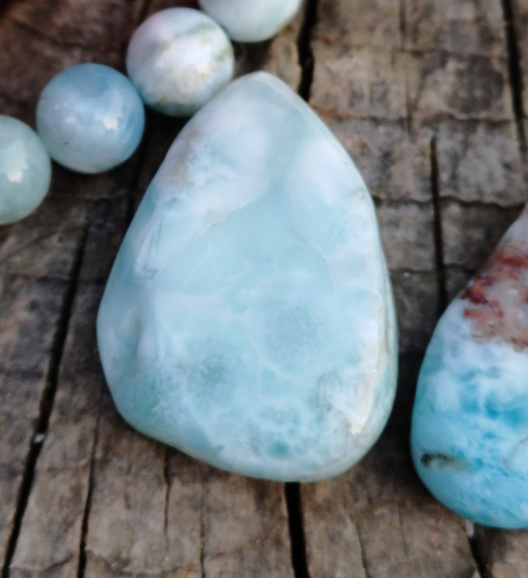 Larimar vŕtaný okrúhliak