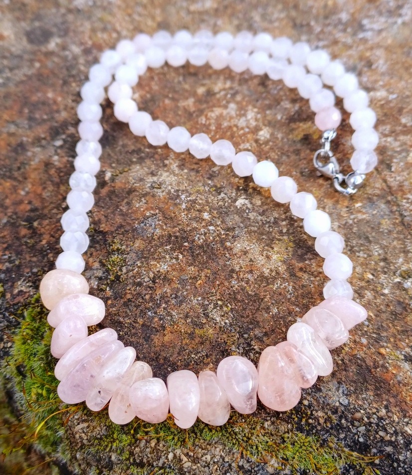 Morganit AA, ruženín náhrdelník 