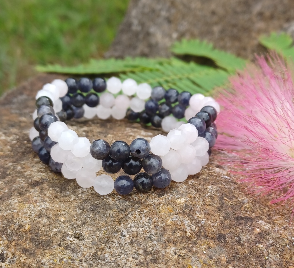 Iolit náramok s ruženínom 