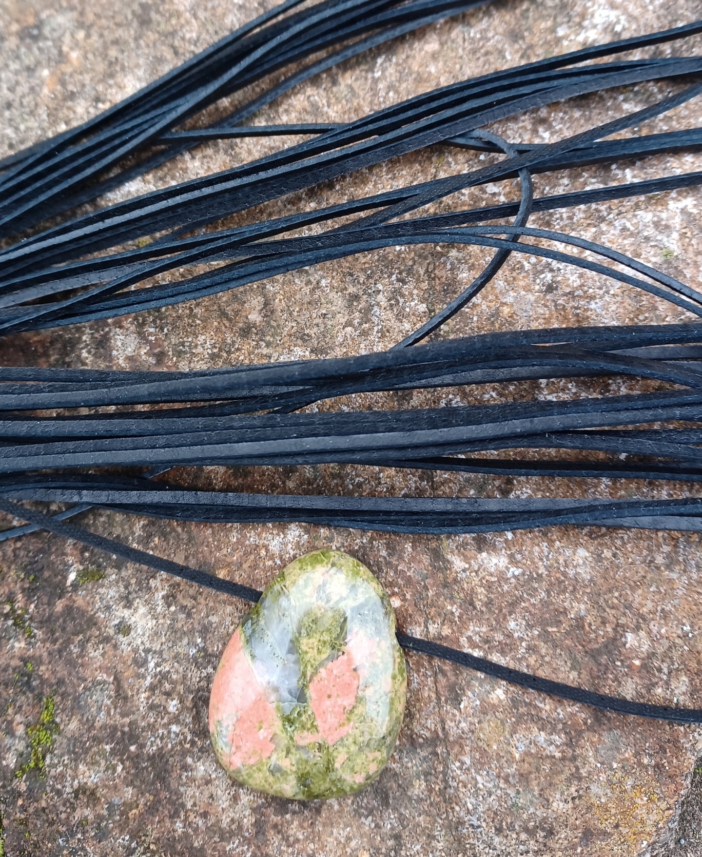 Koža čierná 100 cm