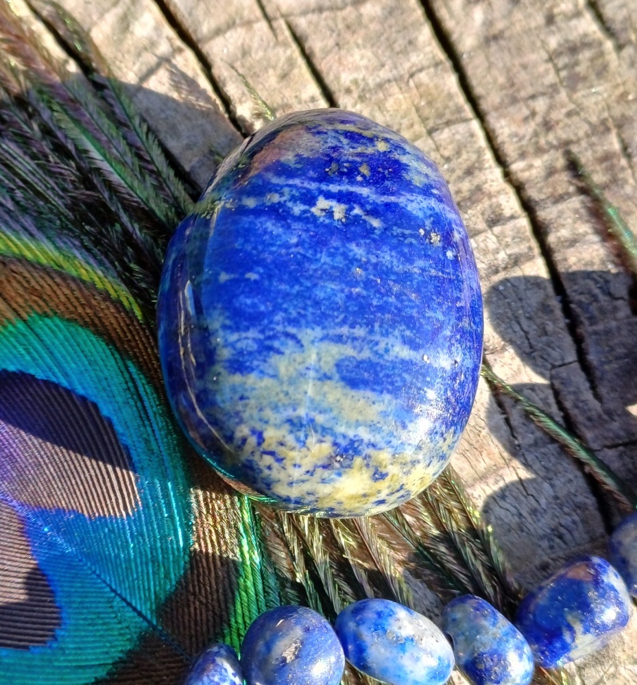 Lapis lazuli vŕtaný kameň