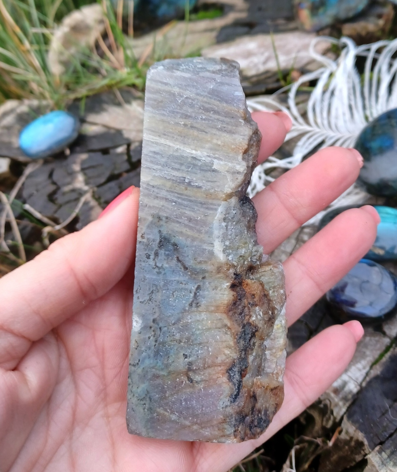 Biely labradorit rez 140g