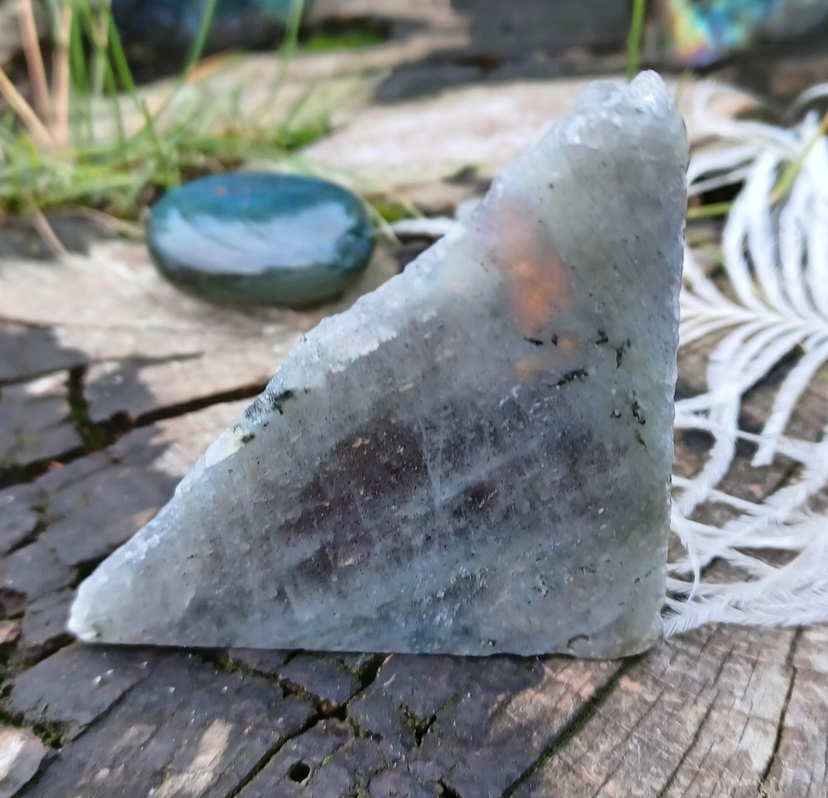 Biely labradorit rez 110g
