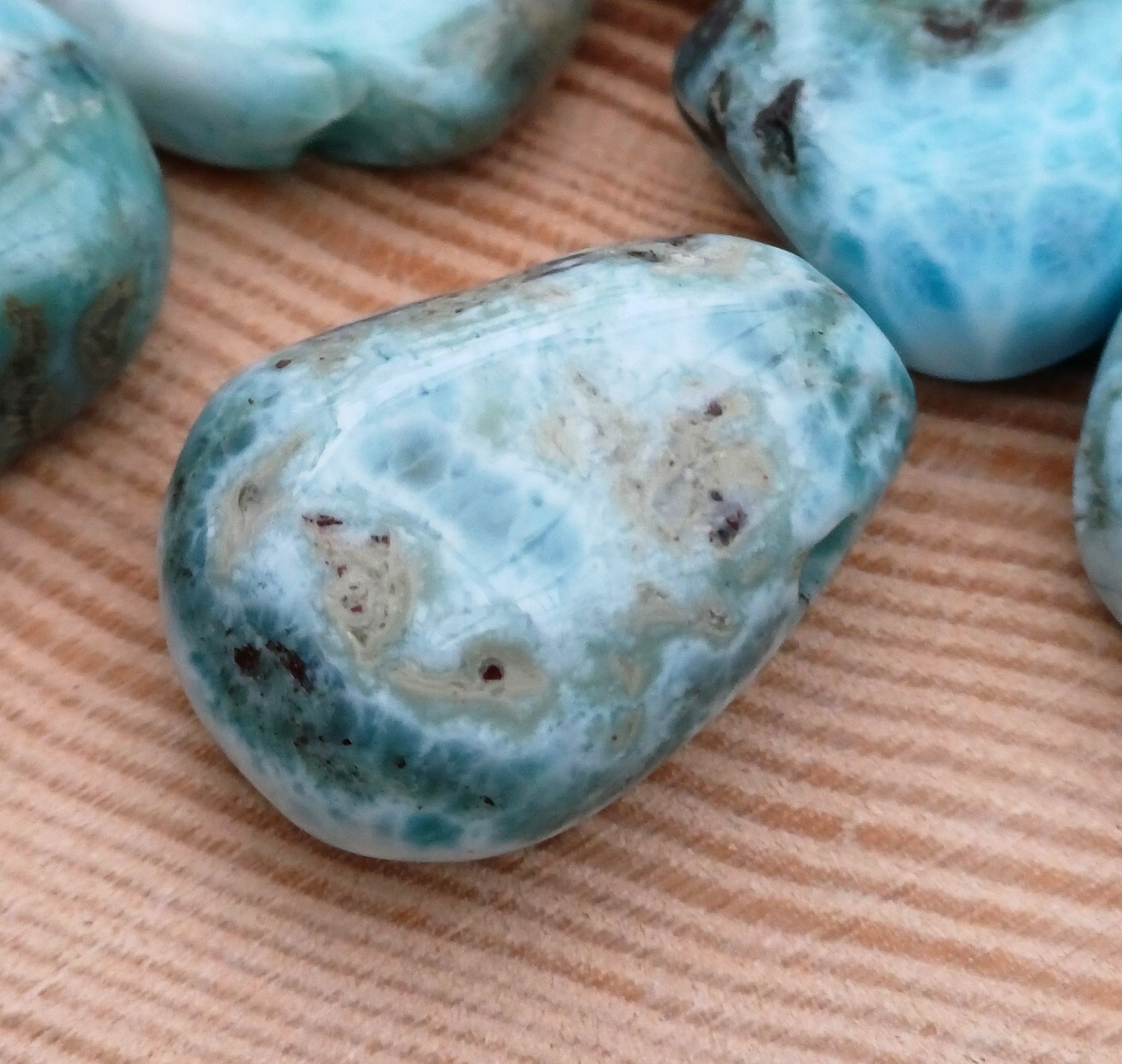 Larimar vŕtaný okrúhliak
