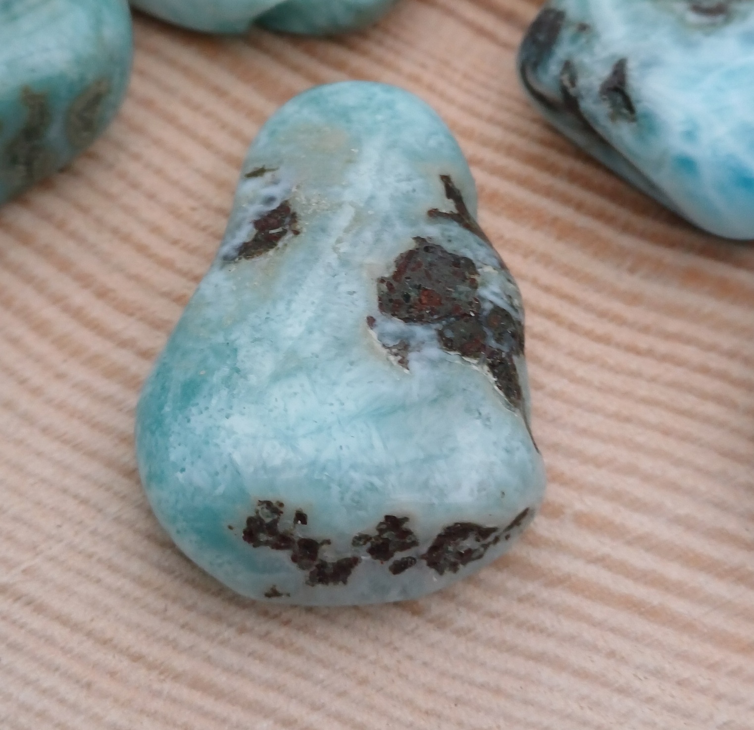 Larimar vŕtaný okrúhliak
