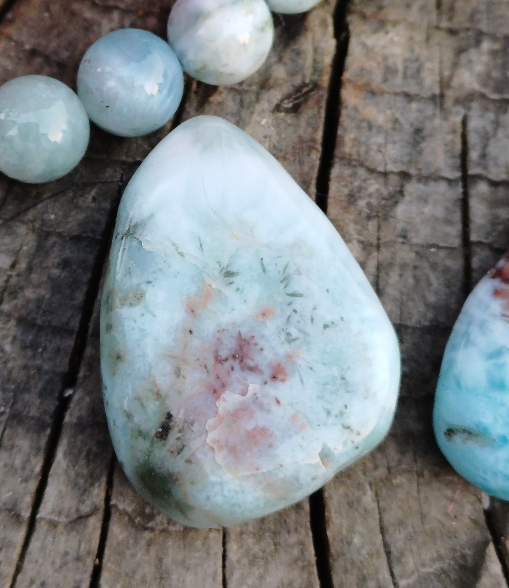 Larimar vŕtaný okrúhliak