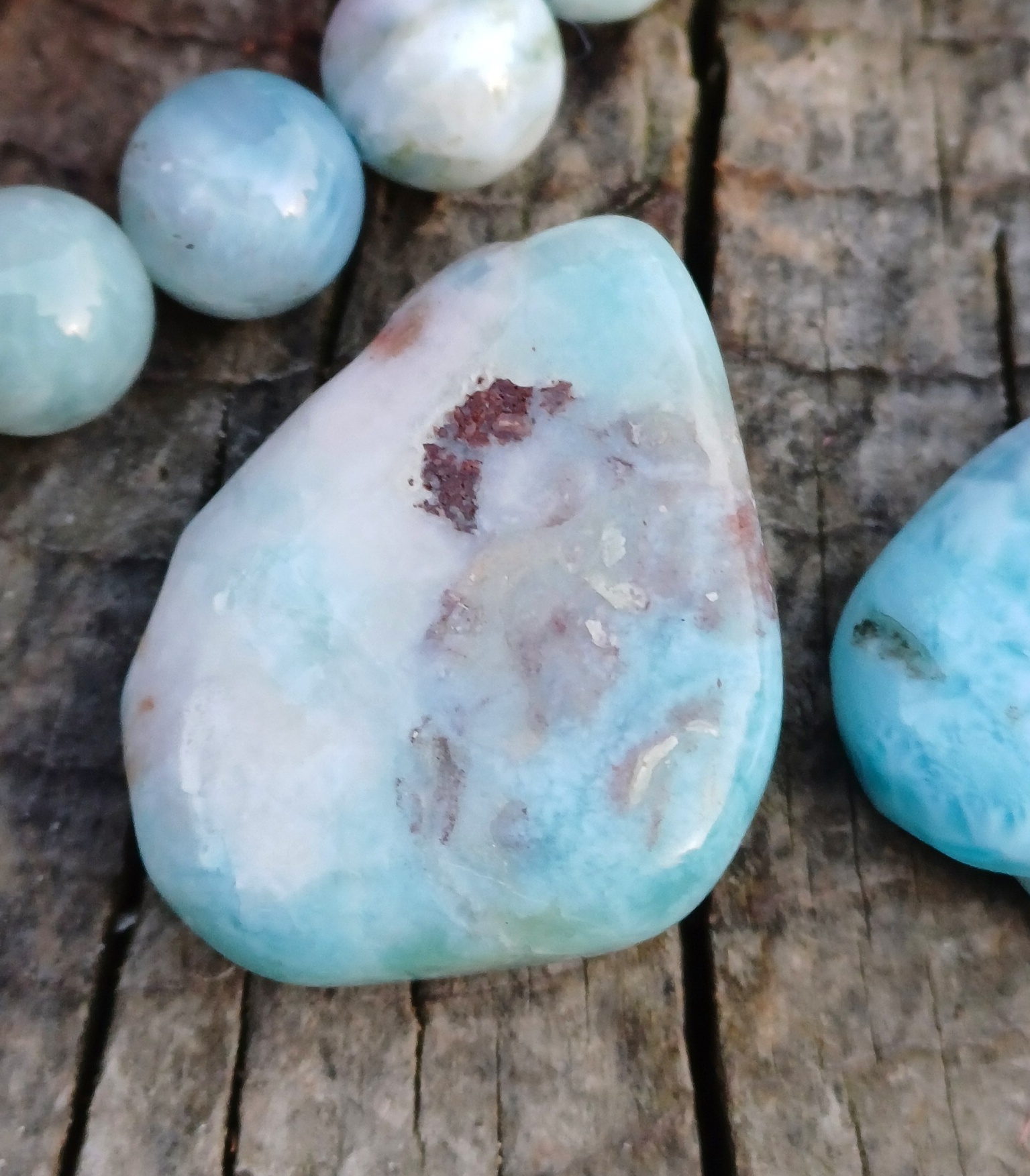 Larimar vŕtaný okrúhliak