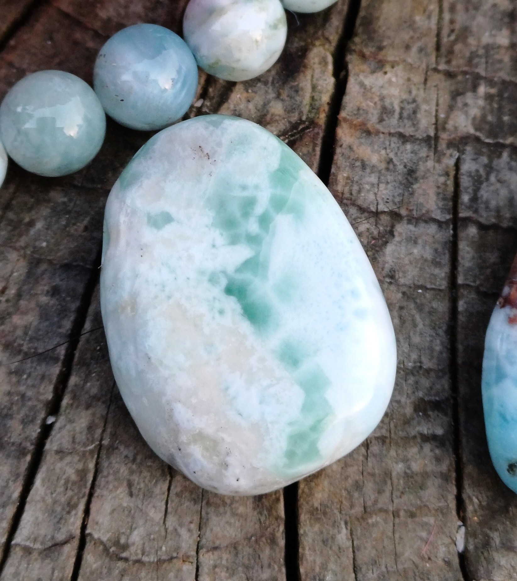 Larimar vŕtaný okrúhliak