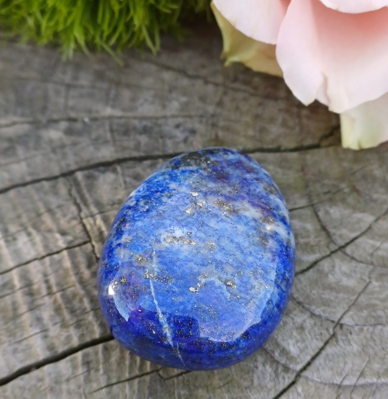 Lapis lazuli vŕtaný kameň