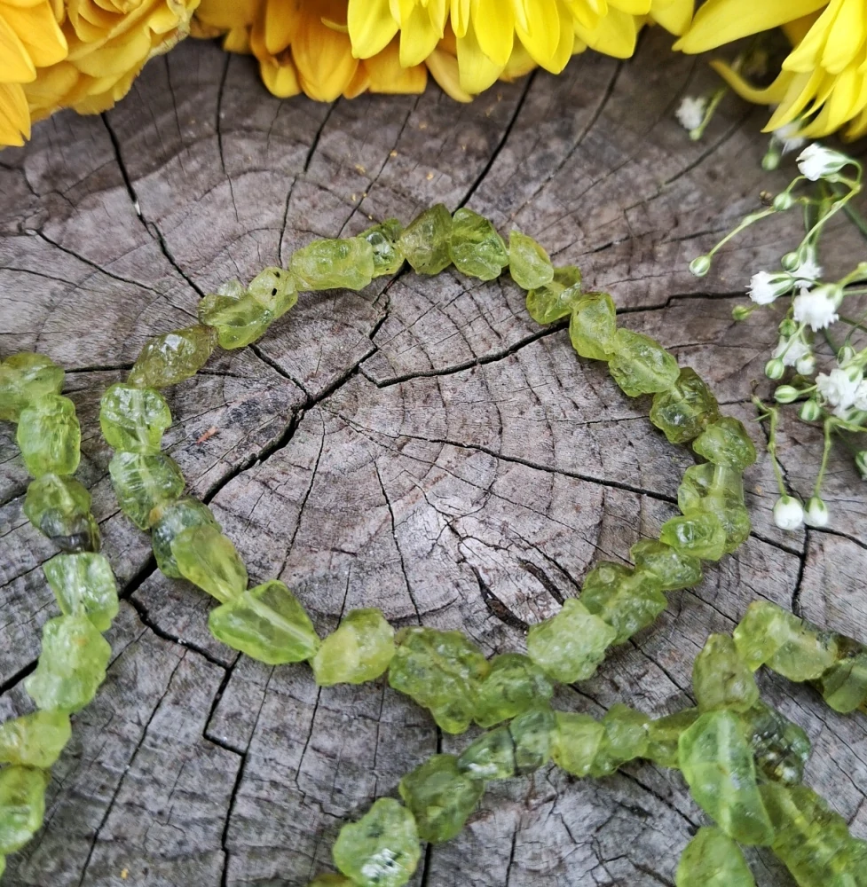 Olivín náramok zo surových kameňov