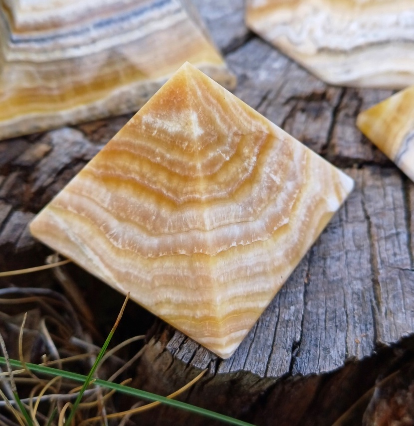 Aragonit pyramída