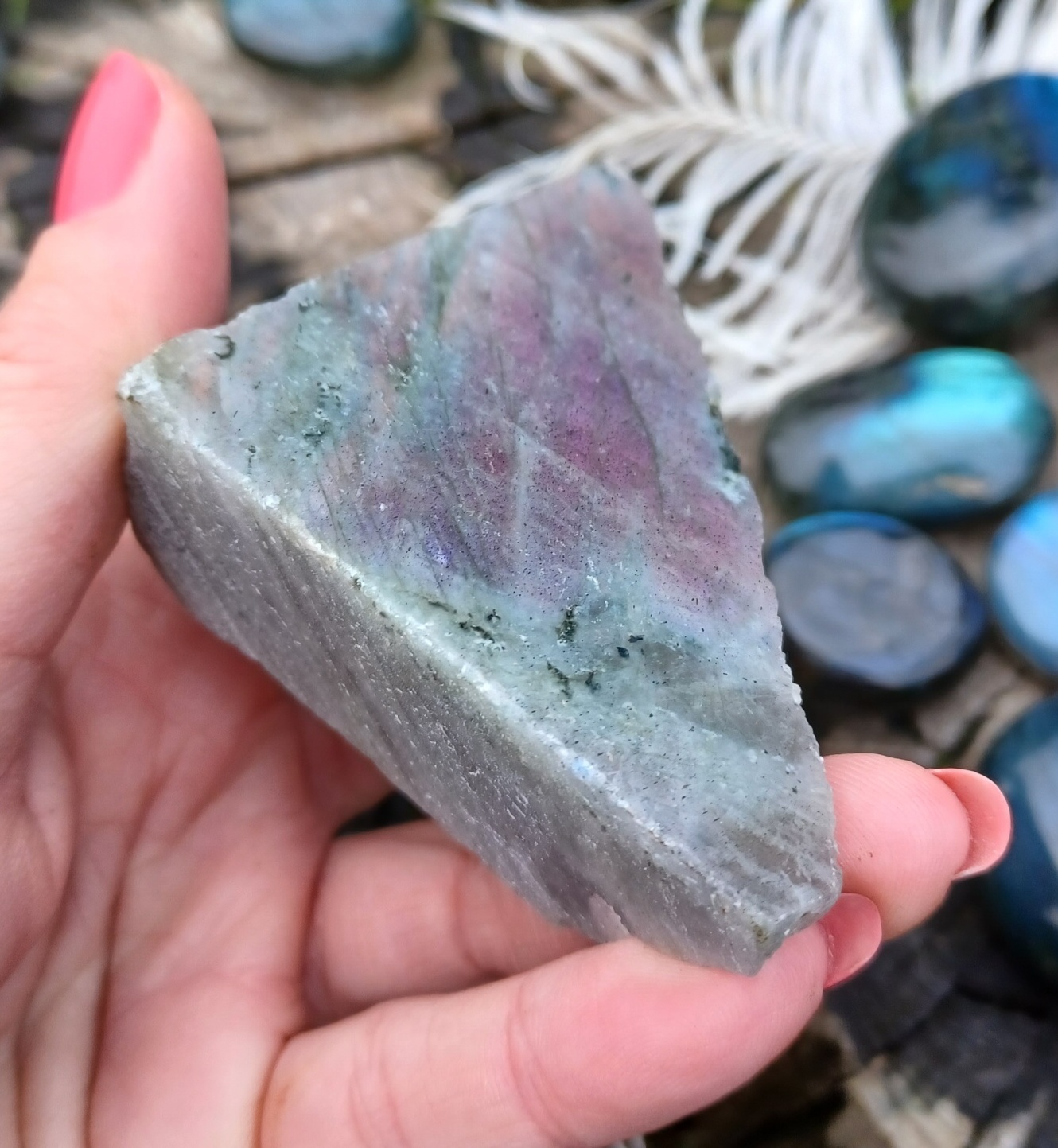 Biely labradorit rez 110g