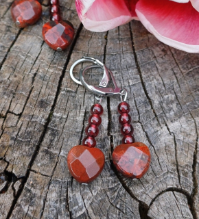 Jaspis červený, granát náušnice