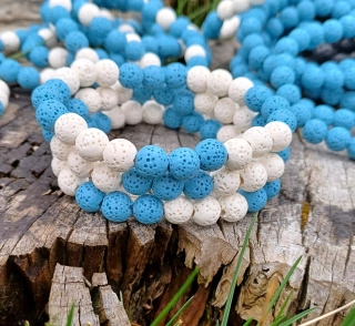 Láva modro biely náramok 