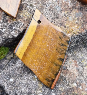 Tigrie oko vŕtaná placička