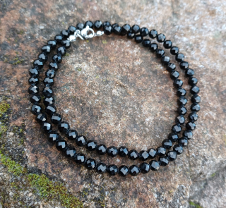 Čierny turmalín náhrdelník 45cm