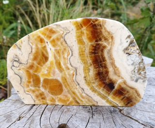 Aragonit leštený rez 585g