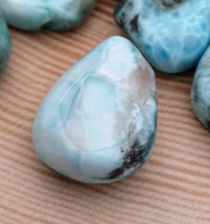 Larimar vŕtaný okrúhliak