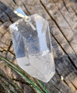 Krištáľ hrot prívesok