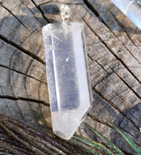 Krištáľ hrot prívesok