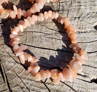 Mesačný kameň ružový náramok