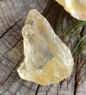 Citrín surový prívesok