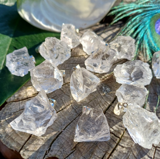 Krištáľ surový prívesok