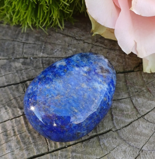 Lapis lazuli vŕtaný kameň