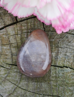 Mesačný kameň vŕtaný okrúhliak