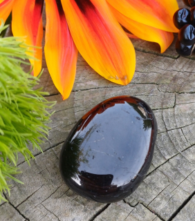 Turmalín vŕtaný okrúhliak