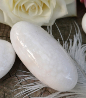 Skolecit hmatka oválik 94g