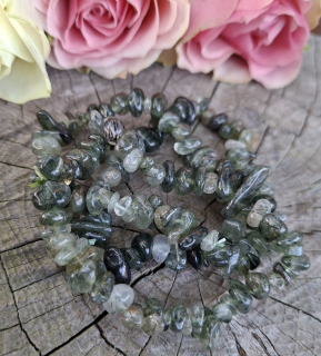 Krištáľ s aktinolitom sekaný náramok