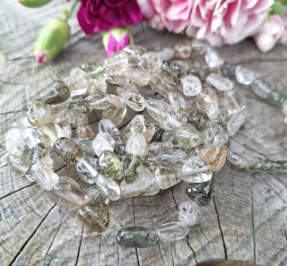 Krištáľ s aktinolitom náramok