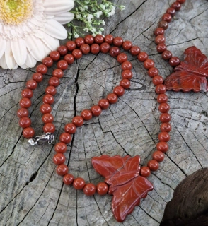 Jaspis červený náhrdelník motýlik